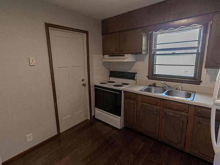 1804 Sylvan Ln #D — Photo 5