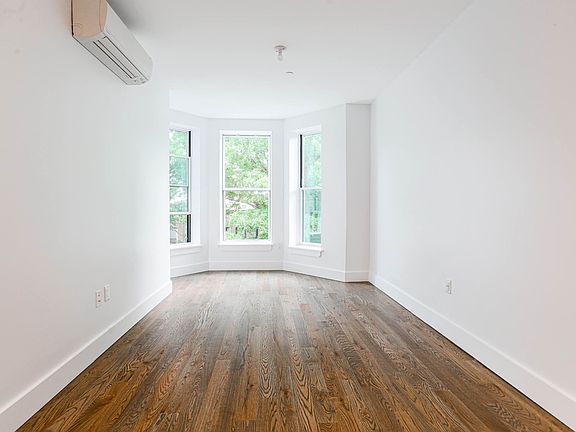 4th image of 224 Hawthorne St #5F