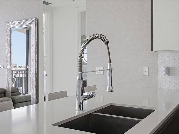 5th image of 301 Altara Ave Unit Lph902