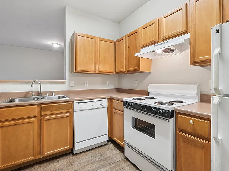 Sequoia Park Apartments — Photo 3