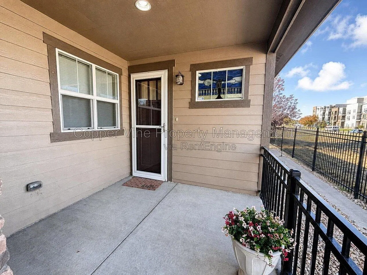 2 bed, 2.5 bath, 2701 sqft, $2,880 — Photo 4