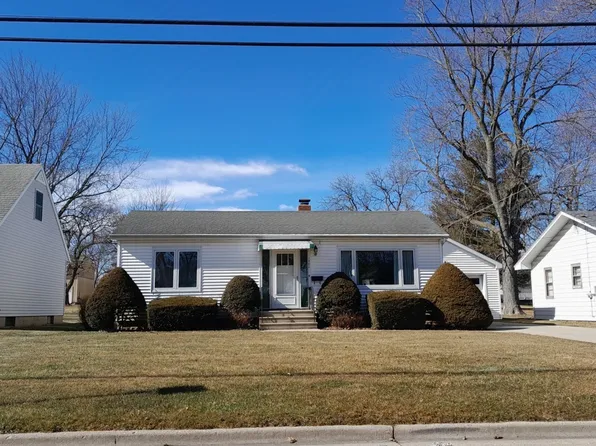 1402 Guiles Ave, Mendota, IL 61342