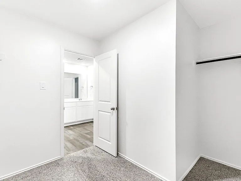 3710 Turnpike Dr — Photo 15