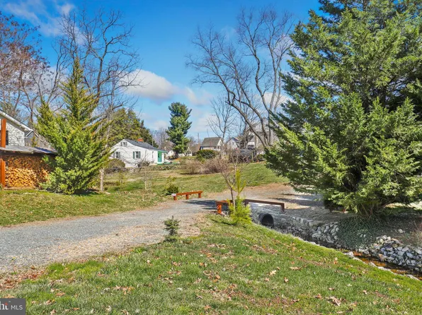 420 S 20th St, Purcellville, VA 20132