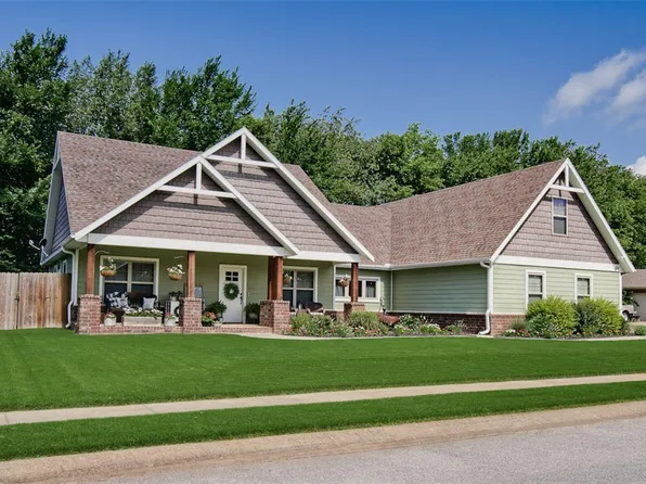 404 Grandview Dr, Prairie Grove, AR 72753