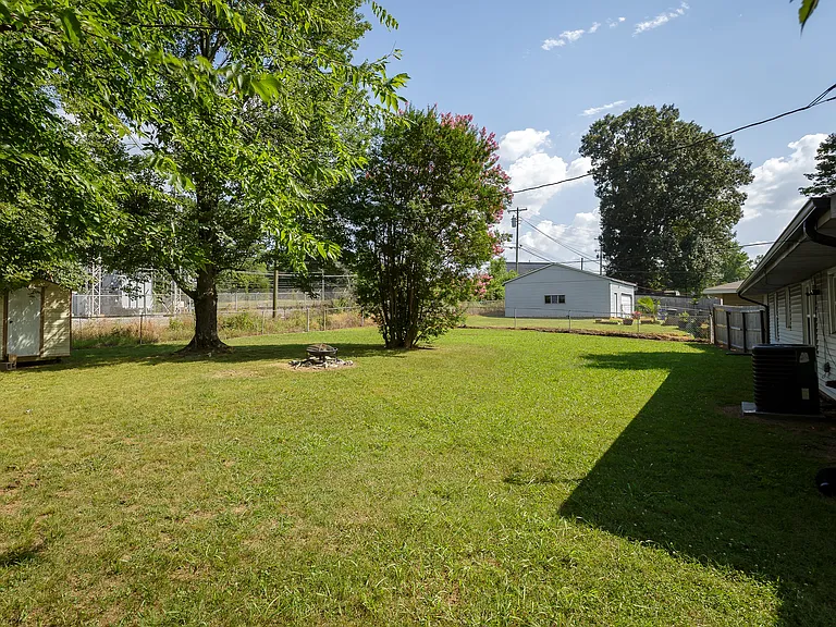 4126 Eastwood Dr — Photo 17