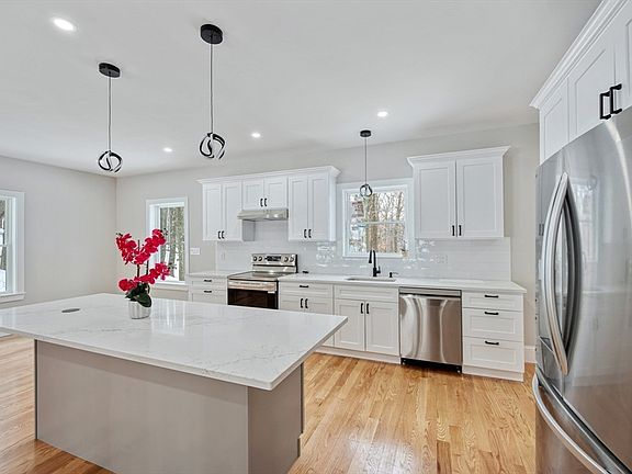 3rd image of 37 Dane Ave