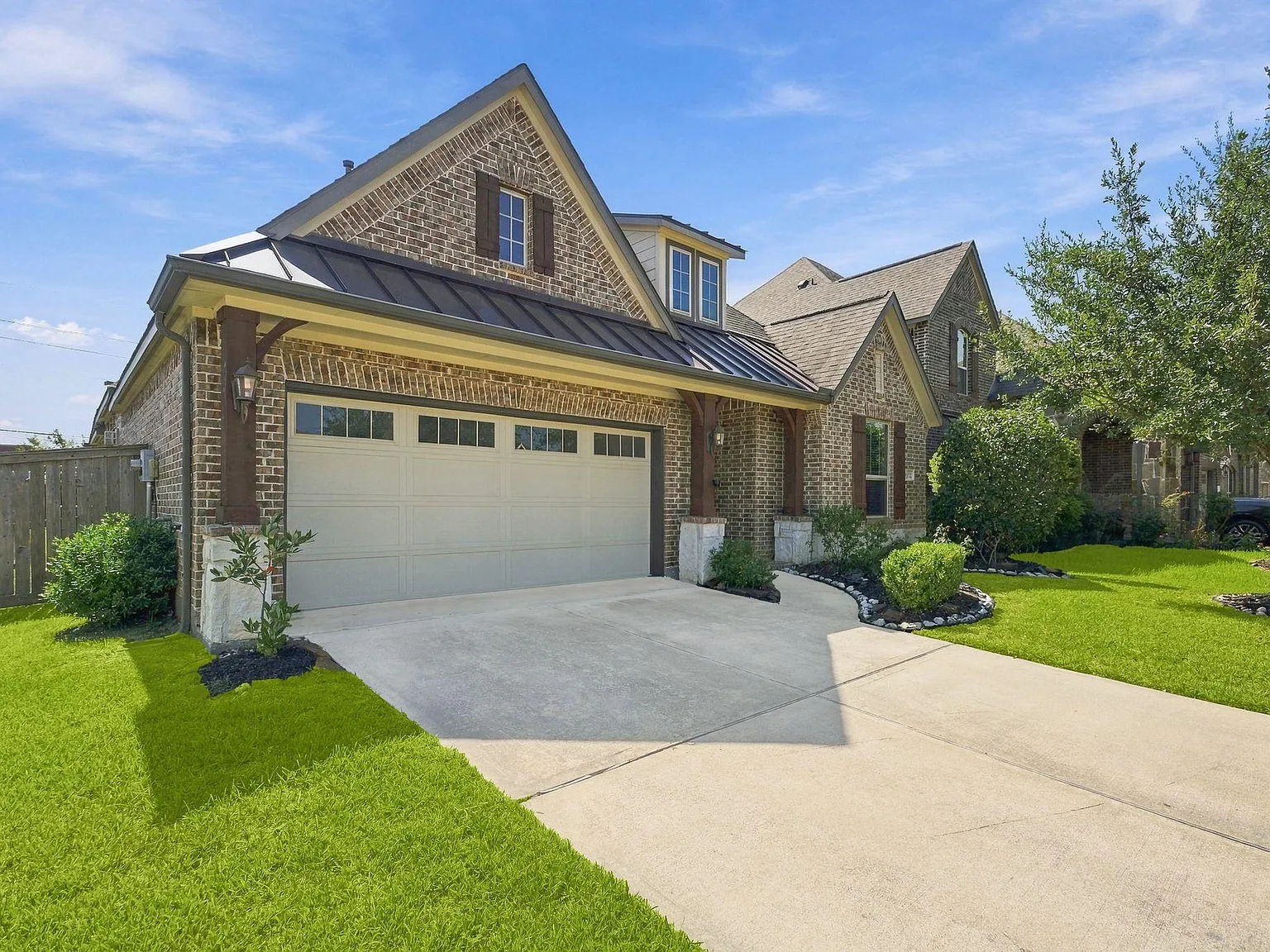 3 bed, 2.0 bath, 2140 sqft, $2,600 — Photo 3