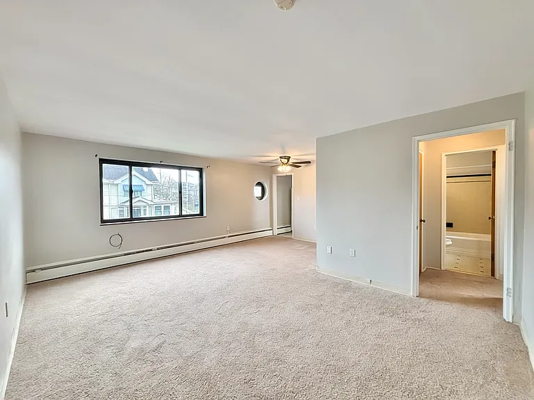 2976 Voelkel Ave — Photo 7