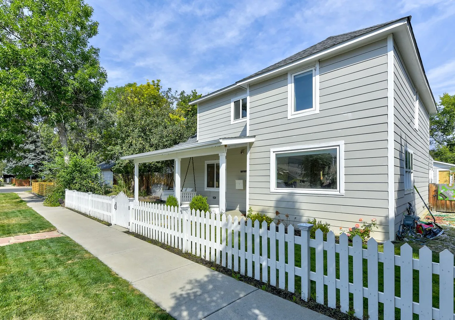 Renovated 3 Bed / 2 Bath Home In Amazing Location — Photo 1