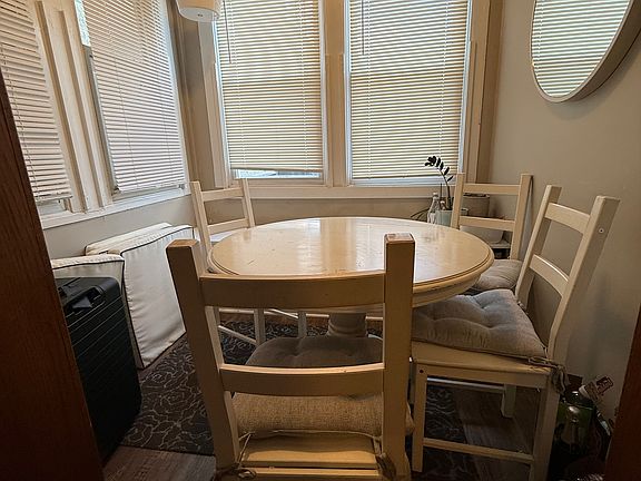 5th image of 2022 W Roscoe St Unit 1