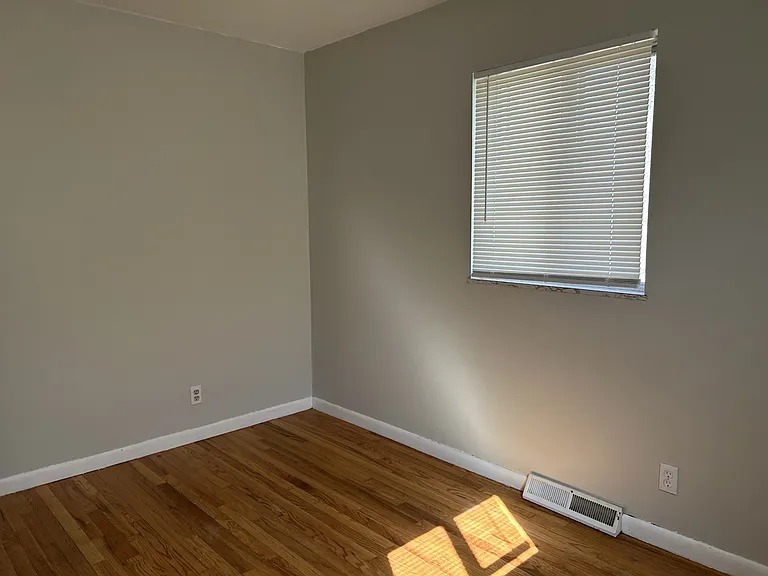 1221 Scott Ave — Photo 4