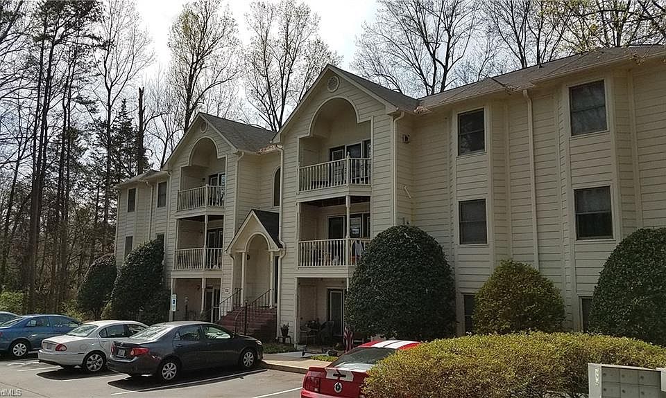 1st image of 5934 W Friendly Ave Unit D