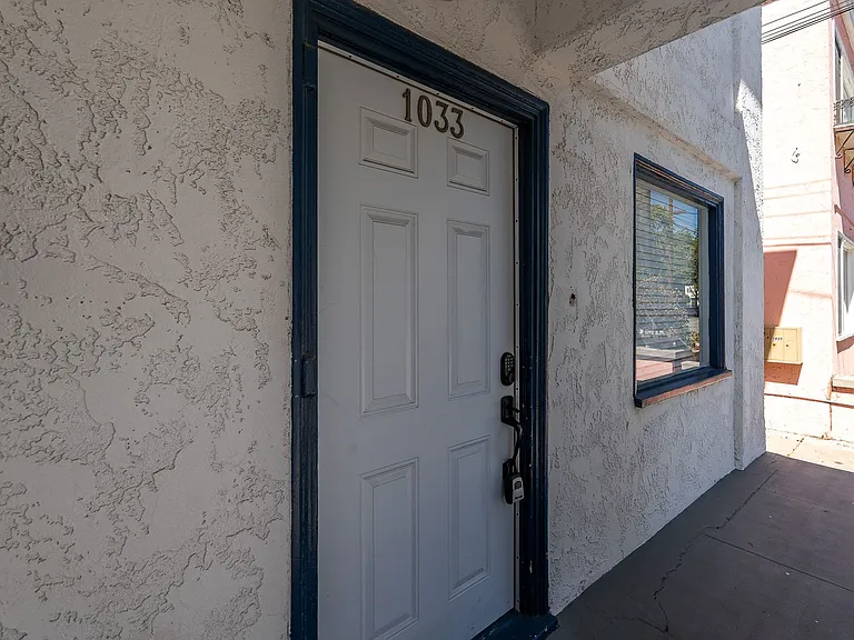 1027 E 2nd St — Photo 25
