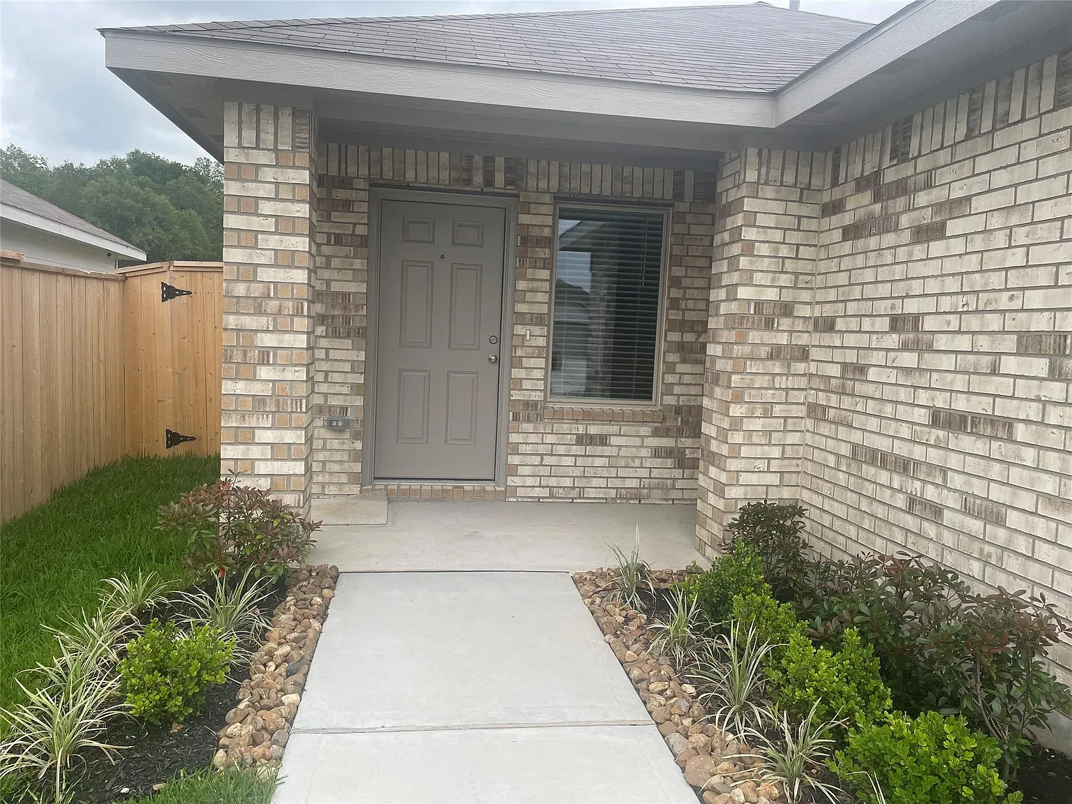 3 bed, 1248 sqft, $2,000 — Photo 2