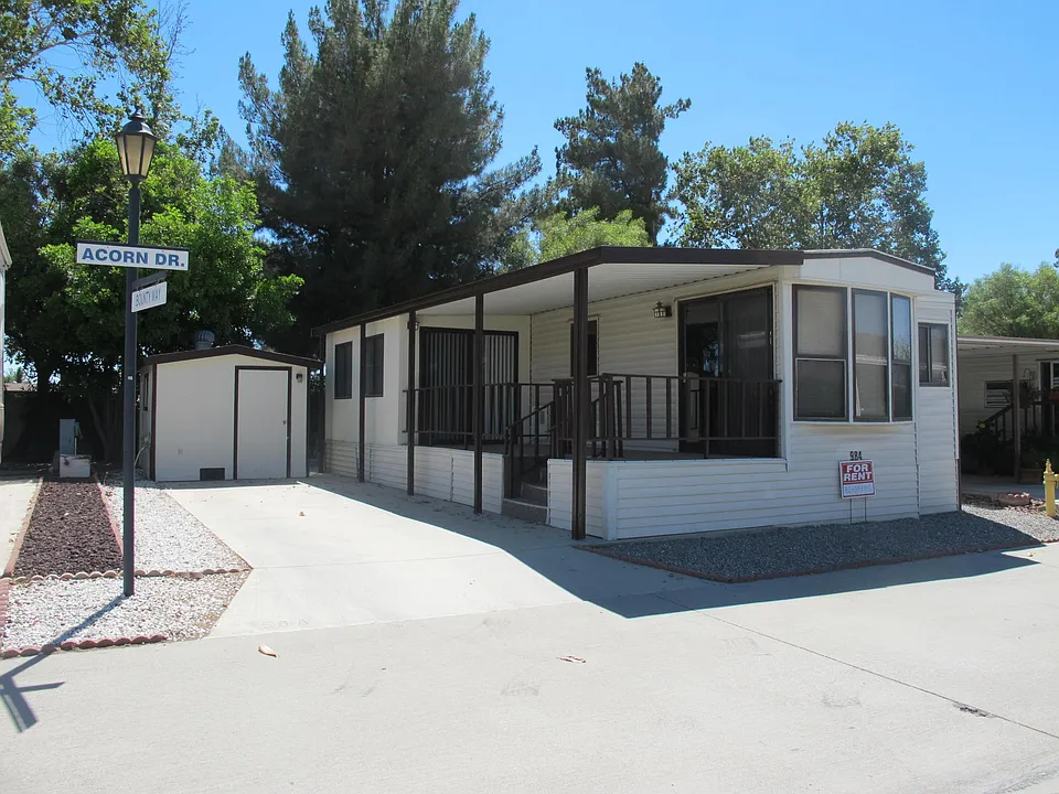 984 Acorn Dr