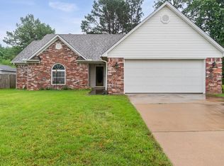 300 Jennifer Ln, Searcy, AR 72143
