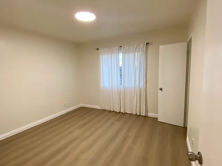 5460 Pine Ave — Photo 19