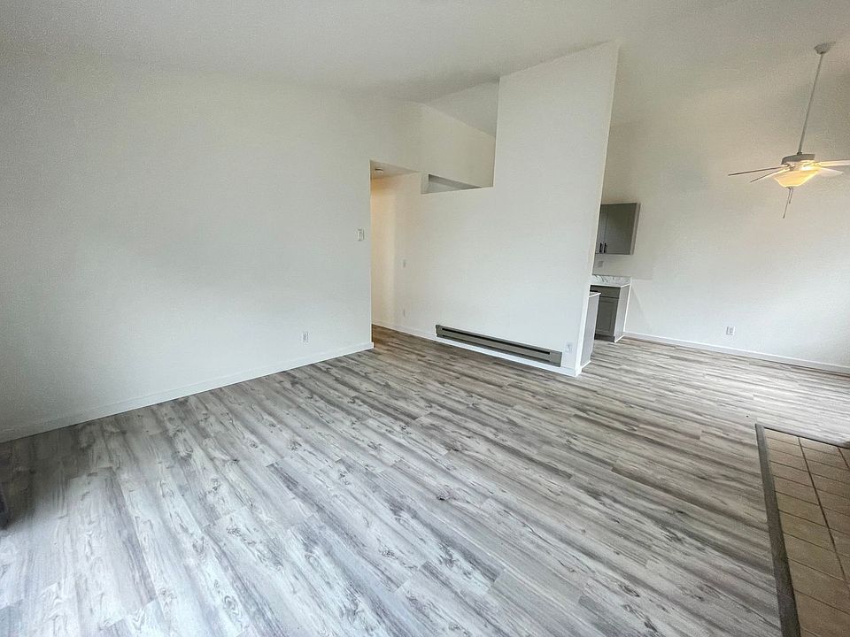 1st image of 8 Schooner Ct