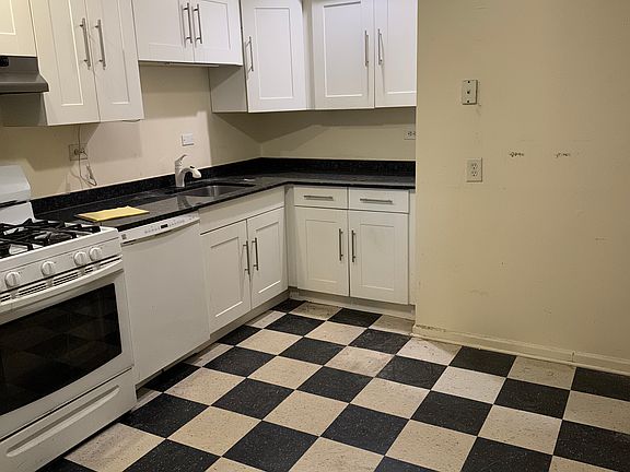 3rd image of 4720 N Dover St #1