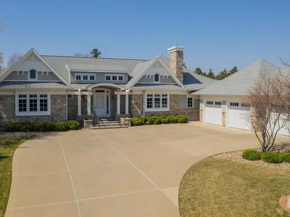 5205 S Sweetwater Pl, Sioux Falls, SD 57108