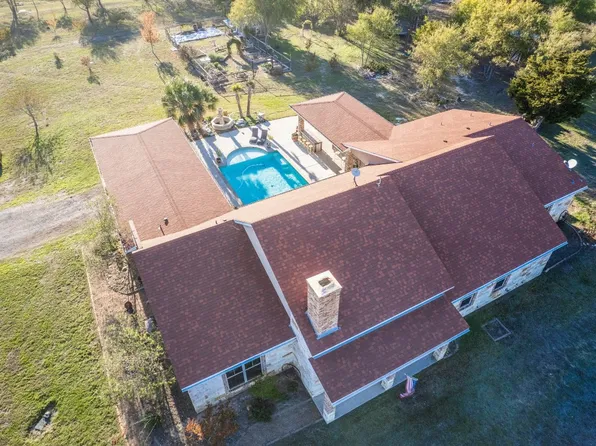 700 Arrowhead Rd, Waxahachie, TX 75167