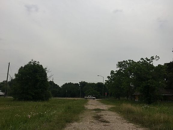 4th image of 1602 Forrest Ln
