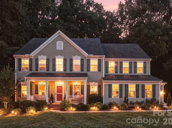 1009 Brookmeade Dr, Waxhaw, NC 28173