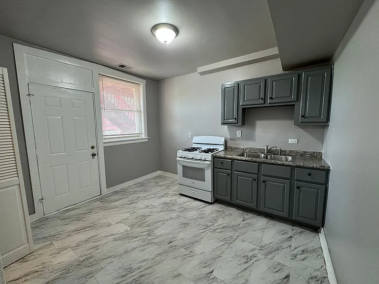 1617 W 78th St #2 — Photo 16