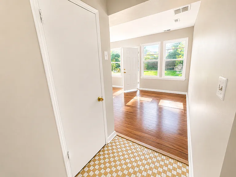 8210 Tahona Dr — Photo 10