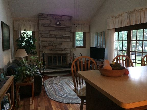 Fireplace room (main)