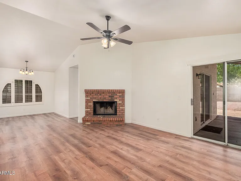 1028 W Butler Ct — Photo 6