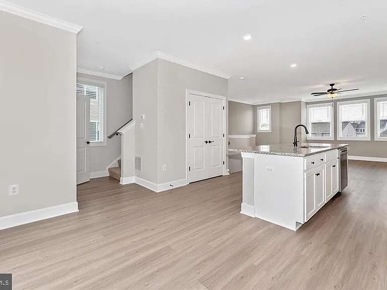 527 Abigail Ave — Photo 14