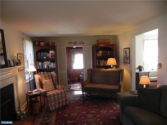 5th image of 38 W Salisbury Dr