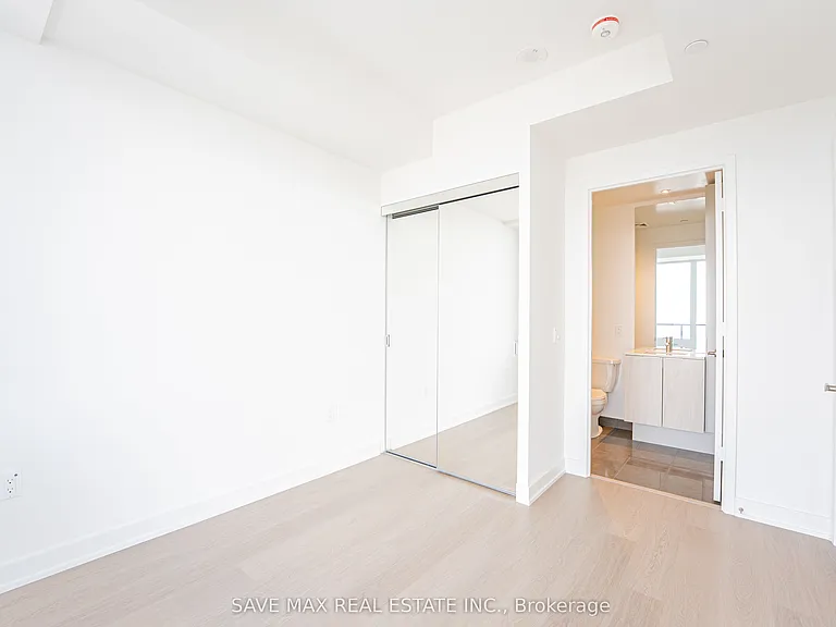 448 Burnhamthorpe Rd W #6701 — Photo 17