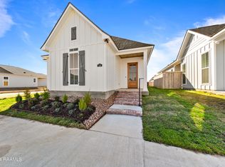 128 Oak Village Dr, Scott, LA 70583