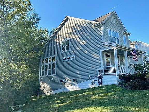 4th image of 123 Roundwood Ct