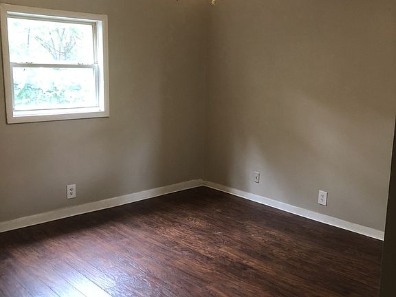 3rd image of 3901 Delaware Ave APT 6