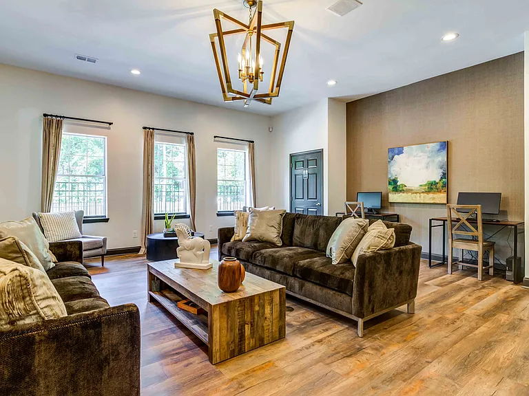 Eagle Pointe Apartment Homes — Photo 8