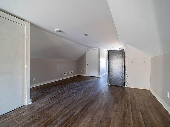 5th image of 220 Parkwood Ave #222-1/2