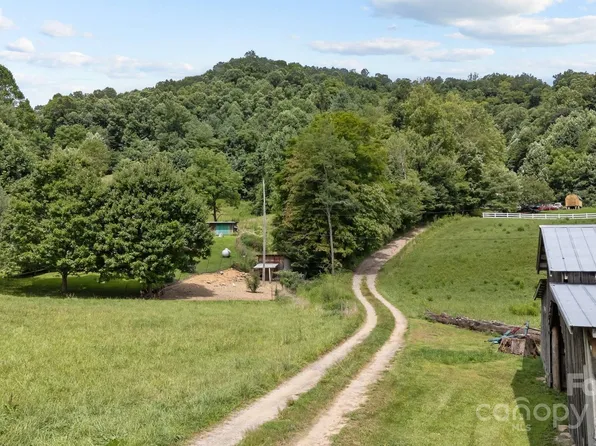 99999 Windswept Dr, Burnsville, NC 28714