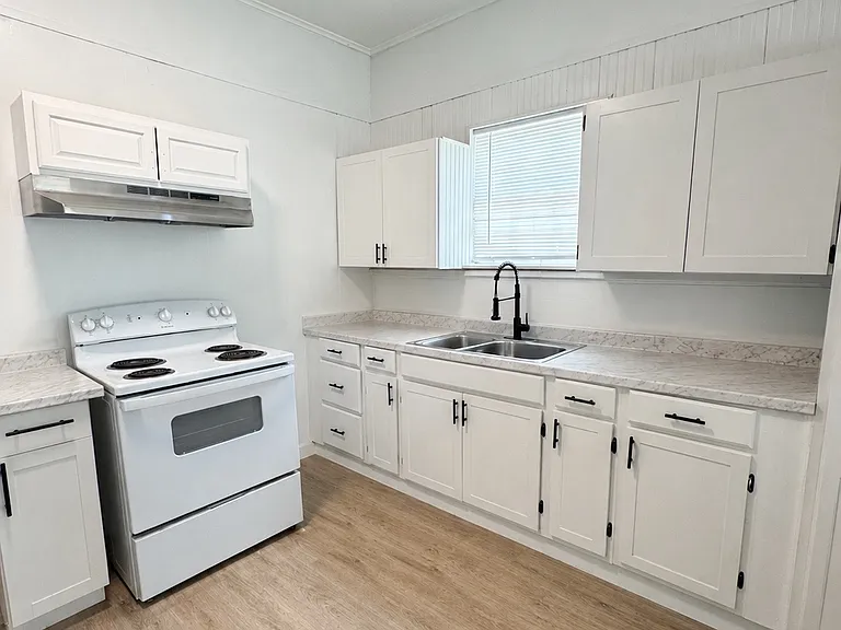 2385 Poplar St — Photo 4