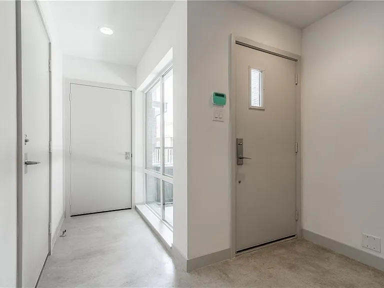 2290 N Fitzhugh Ave #20 — Photo 7