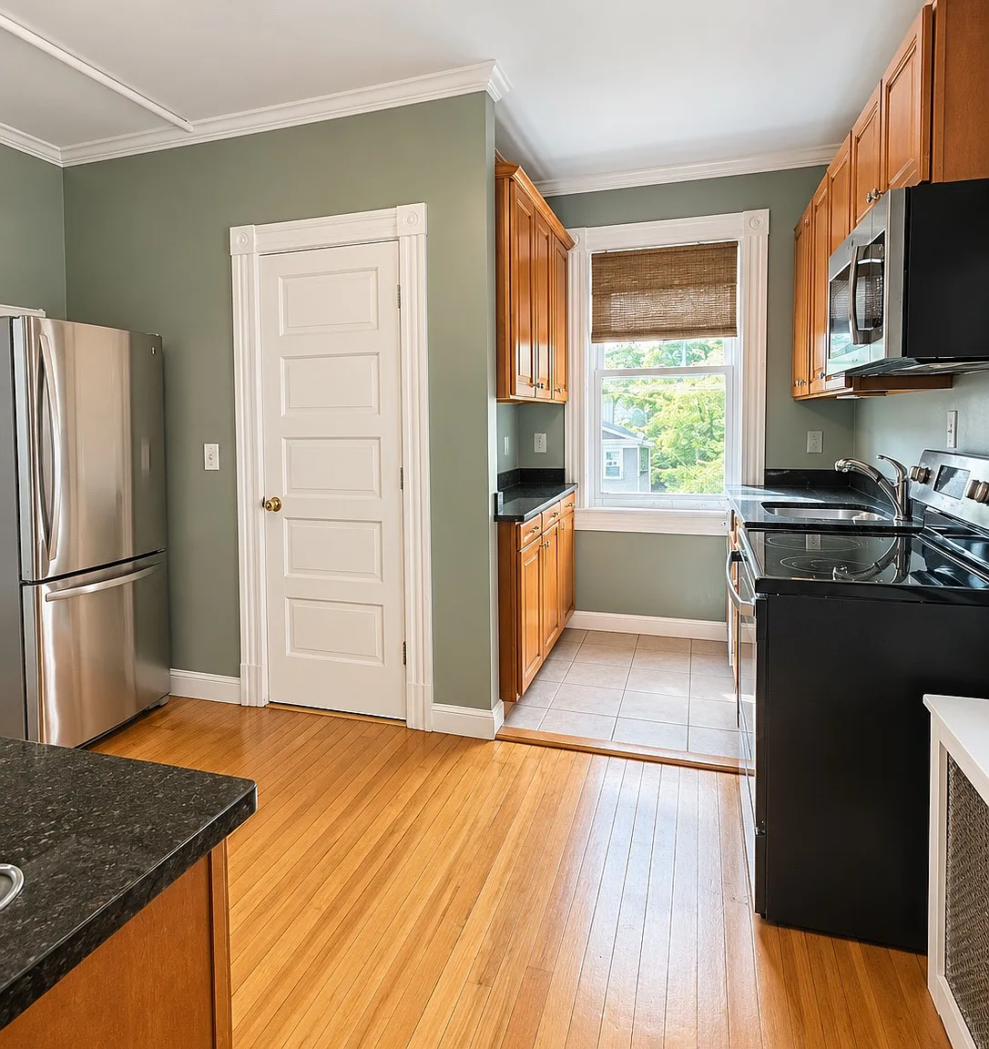 3 bed, 1700 sqft, $3,200 — Photo 2