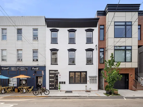 161a New York Avenue image 1 of 11