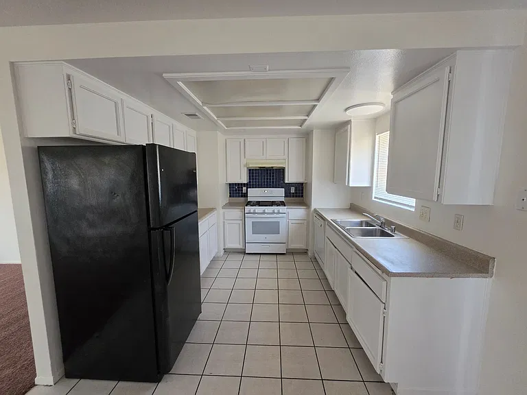 27121 Meridian St — Photo 8