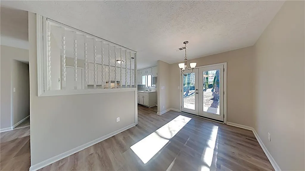 3 bed, 1204 sqft, $2,100 — Photo 4