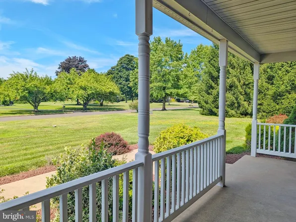 4 Tiffany Dr, Perkasie, PA 18944