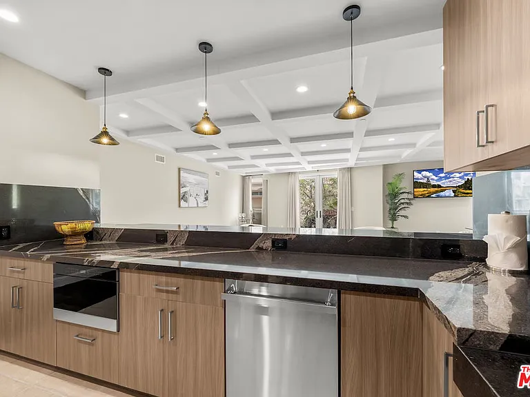 1825 Pandora Ave #Penthouse 404 — Photo 9
