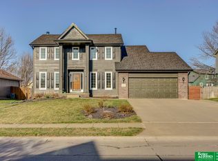 314 Fall Creek Rd, Papillion, NE 68133
